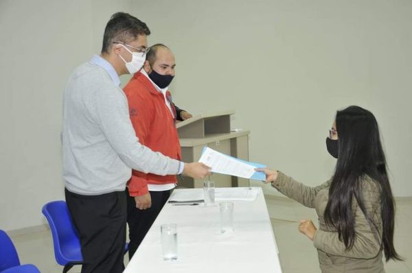 Más Oportunidades: Se entregaron becas universitarias y para cursar inglés