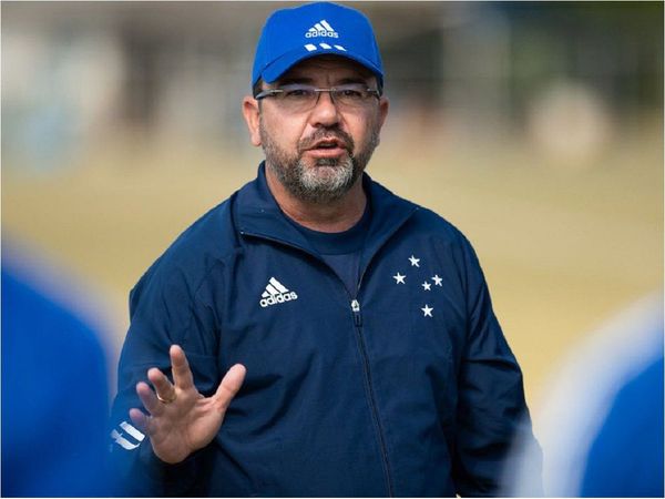 El Cruzeiro de Raúl Cáceres despide a su técnico