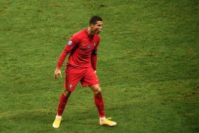 ¡Golazo! Cristiano Ronaldo llegó a 100 tantos con Portugal