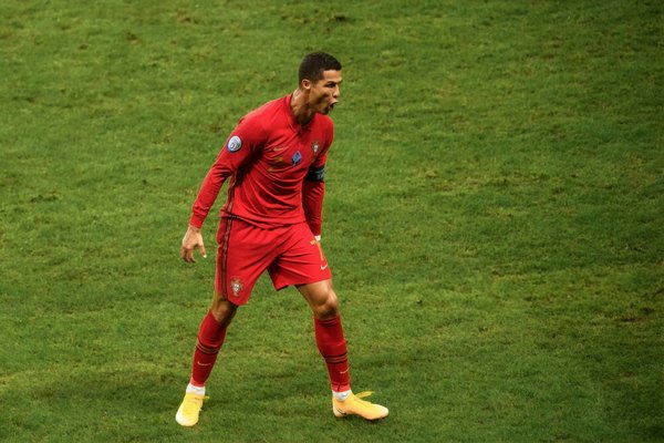 ¡Golazo! Cristiano Ronaldo llegó a 100 tantos con Portugal