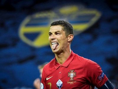 Cristiano firma un doblete y tumba a Suecia