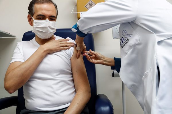 El ministro de Salud de Brasil confía en comenzar a vacunar en enero - MarketData