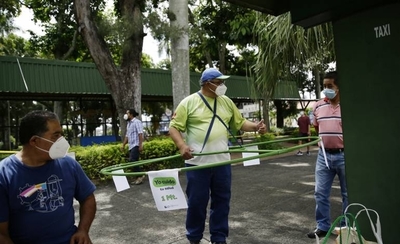HOY / Una localidad salvadoreña implementa peculiar método para la distancia social