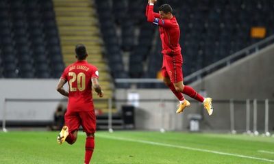 Un centenario CR7 le da la victoria a Portugal ante Suecia