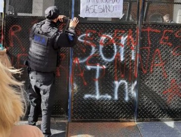 Se manifestaron frente a la embajada paraguaya en Argentina