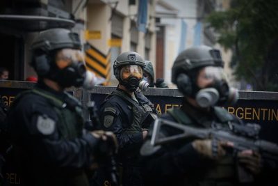 La Policía de la principal provincia de Argentina realiza una protesta salarial - MarketData