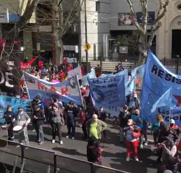 Buenos Aires: Atacan embajada paraguaya en repudio a la muerte de dos menores en Concepción - ADN Paraguayo