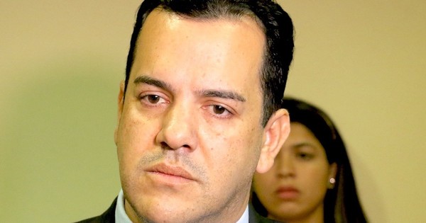 La Nación / Hasta mandarinas podridas saltan en licitación de almuerzo de Friedmann