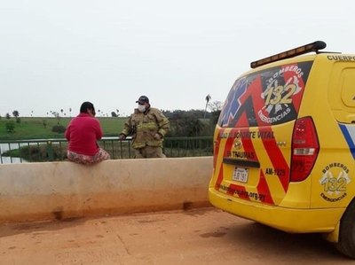 Crónica / Rescatan a una mujer que ¿iba a suicidarse?