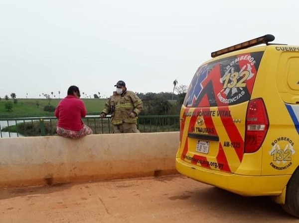 Crónica / Rescatan a una mujer que ¿iba a suicidarse?