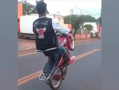 Crónica / Joven detenido por hacer willy en motocicleta