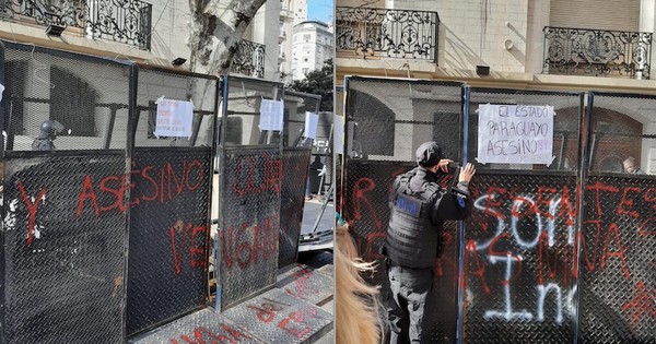 La Nación / Vándalos atacaron embajada paraguaya en Buenos Aires
