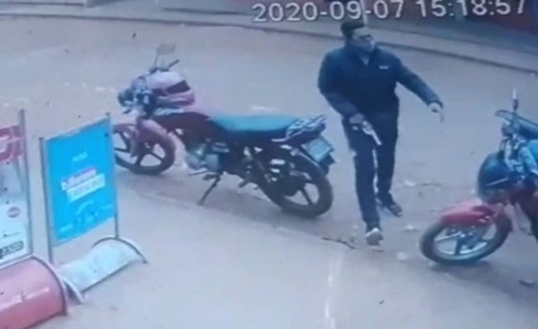Repartidor víctima de asalto por parte de dos motochorros armados