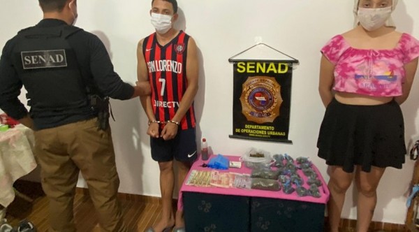 DETIENEN A UNA PAREJA POR OFRECER DROGAS A TRAVÉS DE FACEBOOK