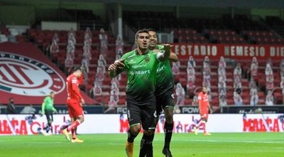 Juárez gana con gol de Darío Lezcano y América remonta para ser líder