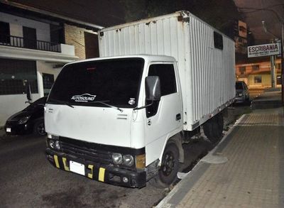Fiscalía presume que el 90% de productos del camión retenido no tienen marca - Nacionales - ABC Color
