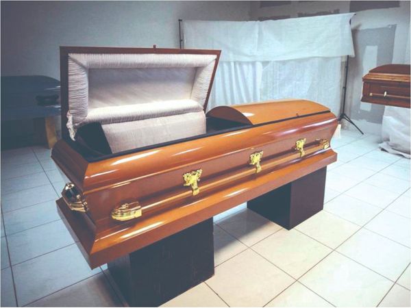 Las funerarias mau se pelean por los muertos