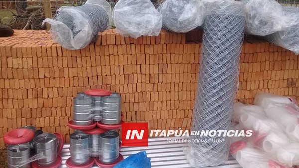ENTREGAN INSUMOS PARA CRÍA DE AVES EN SAN COSME.
