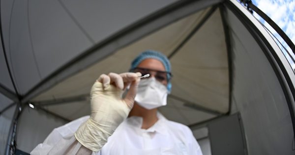 La Nación / Hisopado a domicilio para personas sin vehículo: Llamando al 154