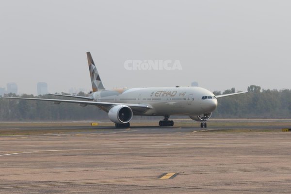 Crónica / Ya “aterrizaron” los insumos donados por Emiratos Árabes