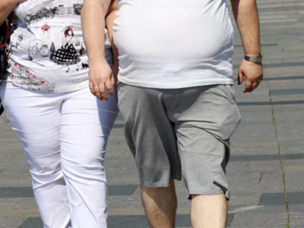 Médicos estudian por qué obesidad pudiera agravar COVID-19