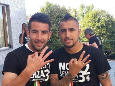 Isla dice que espera jugar con Arturo Vidal en el Flamengo