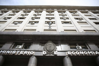 Argentina coloca deuda en el mercado local por 1.073 millones de dólares - MarketData