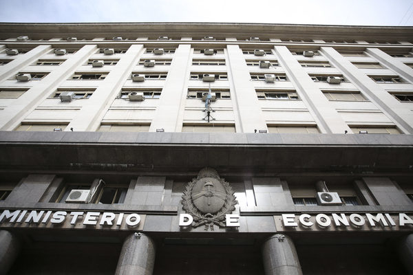 Argentina coloca deuda en el mercado local por 1.073 millones de dólares - MarketData