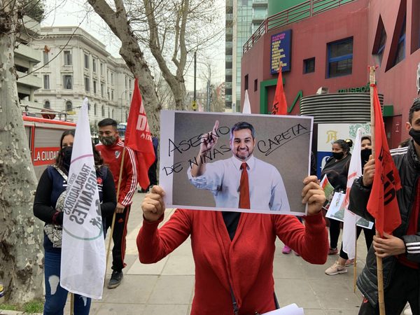 Protesta en Buenos Aires por la muerte de dos niñas argentinas en Paraguay - MarketData