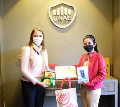 Premian a ganadora de concurso “Jóvenes que cuentan” - Nacionales - ABC Color
