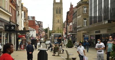 La Nación / Inglaterra prohíbe las reuniones de más de seis personas por el coronavirus