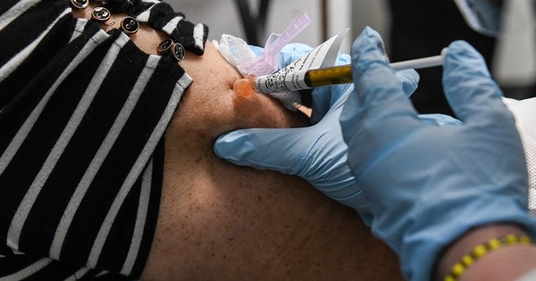 La Nación / “Las enfermedades suceden por azar y deben revisarse”
