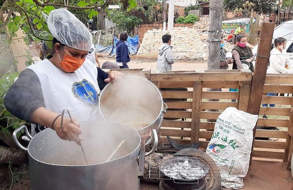 Ronda de la caridad entrega 400 platos de comida  a familias vulnerables - Nacionales - ABC Color