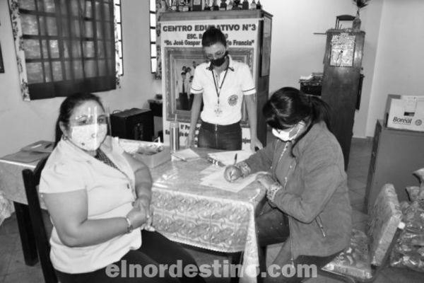 Gobernador Acevedo continúa cumpliendo con el cronograma de distribución de bolsas de alimentos en escuelas del departamento