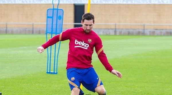 HOY / El fútbol español alza el telón entre polémicas y con el COVID y Messi en el fondo