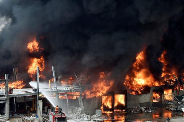 Nuevo incendio en almacén de neumáticos del puerto de Beirut - Mundo - ABC Color