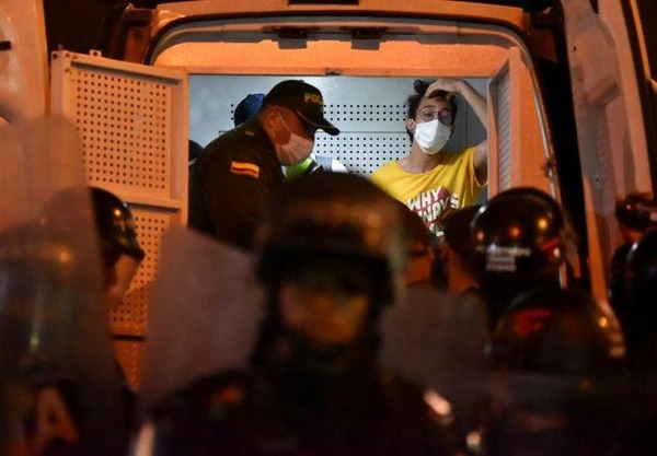 Siete personas murieron durante la jornada de protestas contra la Policía en Colombia » Ñanduti