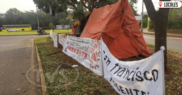 Reubicados seguirán acampando frente a la eby hasta que ayuda se concrete