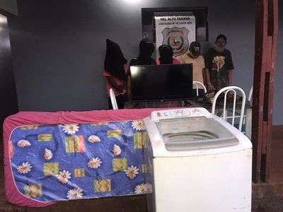 Detienen a supuestos ladrones con varios objetos hurtados - ABC en el Este - ABC Color