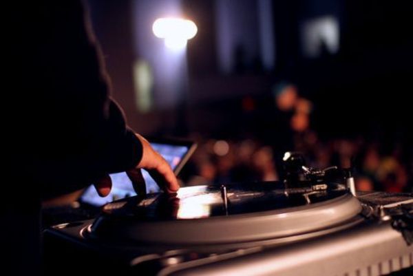 Desde la Asociación de DJ señalan que la principal angustia es no tener una fecha para volver a trabajar - Nacionales - ABC Color