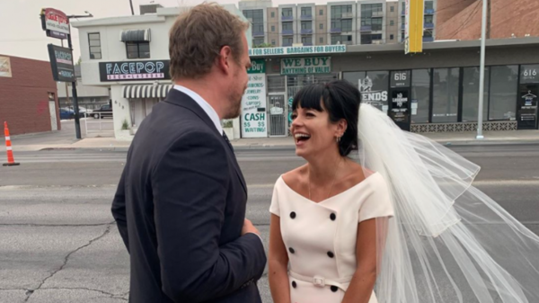 HOY / La cantante Lily Allen se casa en Las Vegas con el actor David Harbour