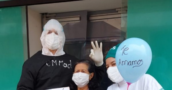 La Nación / Tras vencer al COVID-19, pacientes de 83 y 58 años vuelven a sus viviendas en Itapúa