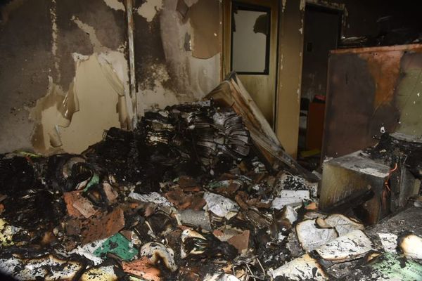 Suspicaz incendio convierte documentos valiosos del MUVH en cenizas - Nacionales - ABC Color