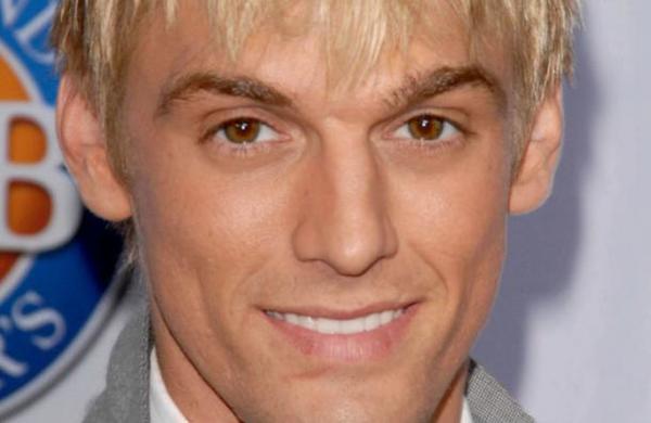 Aaron Carter hizo su estreno en un sitio para adultos con una performance completamente desnudo - SNT