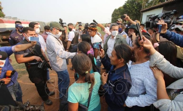 HOY / Indígenas finalmente no ingresarán al monte a buscar a Adelio tras conversar con Abdo Benítez