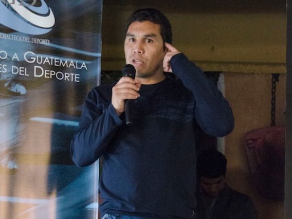 El Mariscal inculca a los jóvenes a no trasnochar