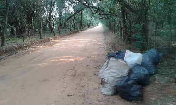 Atractivo natural de San Patricio, utilizado como vertedero ilegal de basuras - Nacionales - ABC Color