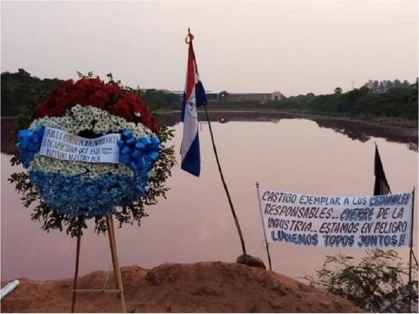 Medioambiente de luto: Llevan coronas de flores a Laguna Cerro