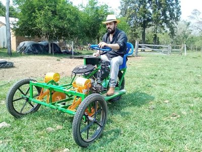 Crónica / Con reciclaje hizo para su sembradora ¡purete!