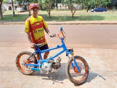 Crónica / Con 16 años hizo para su propia ‘‘bici-moto”